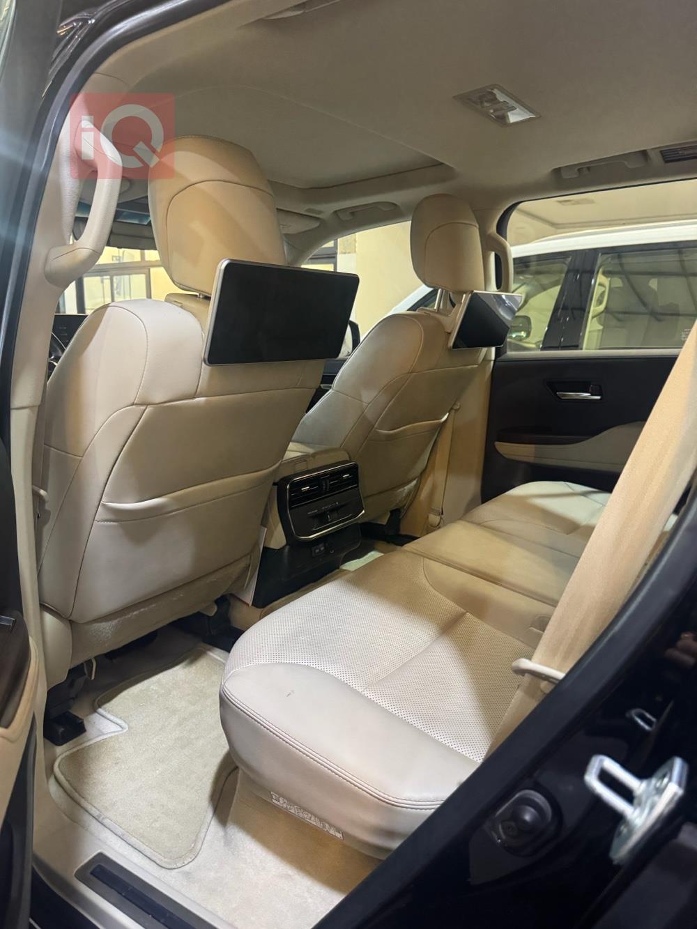 تۆیۆتا لاند کروزەر